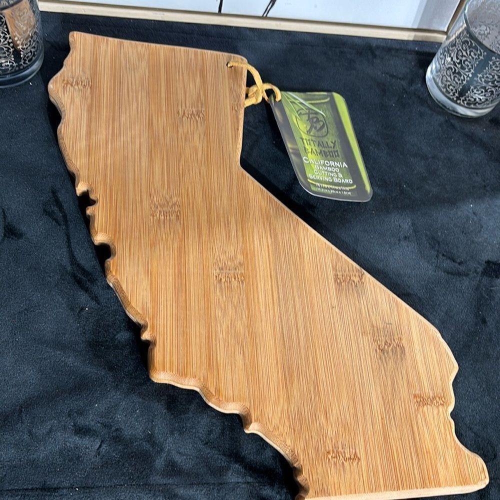 Totally bamboo cutting and serving charcuterie cutting board new 14 1/4 x 11 5/8